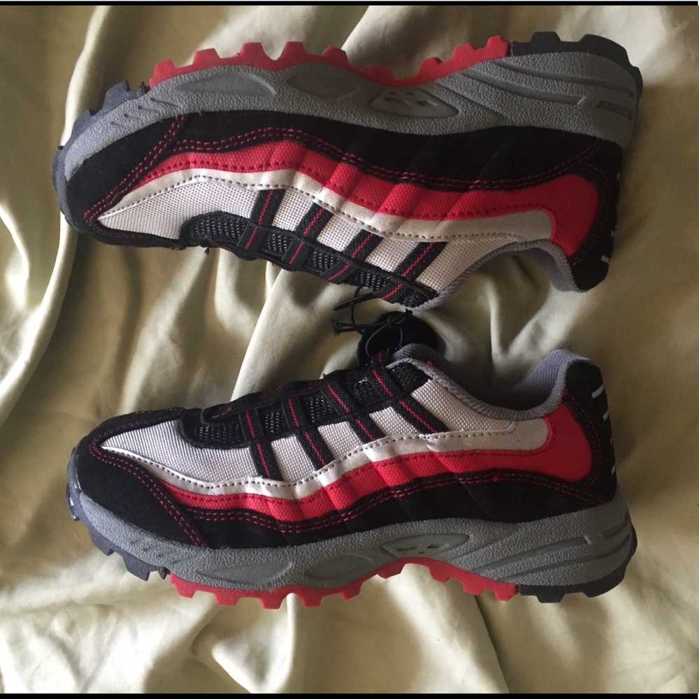 Boy’s joggers shoes from Children Place